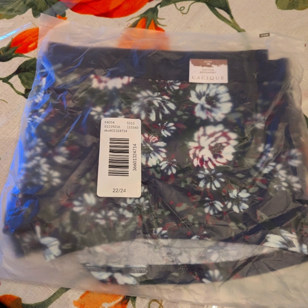 New with tags. Cacique boy shorts cotton size 22-24